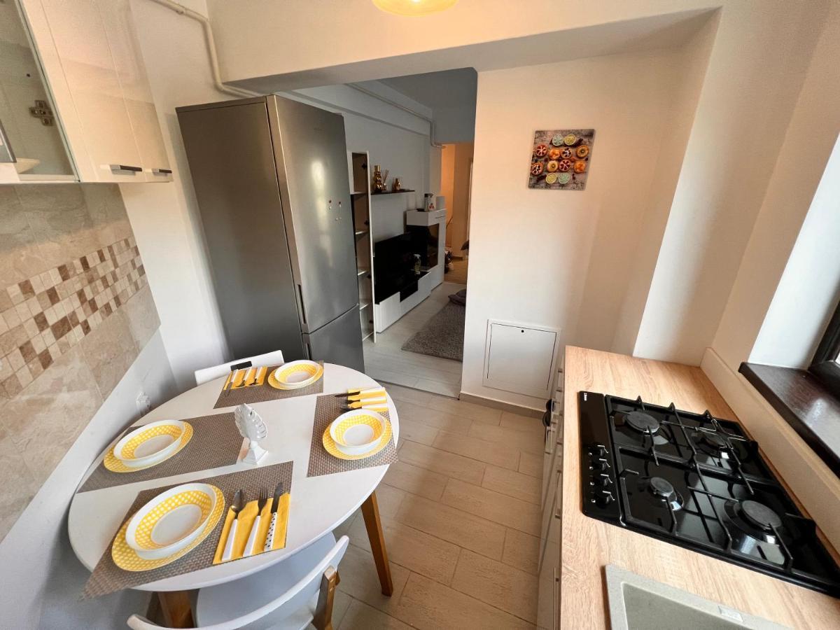 2 Rooms Apartment Airy & Bright Relax Iasi Buitenkant foto