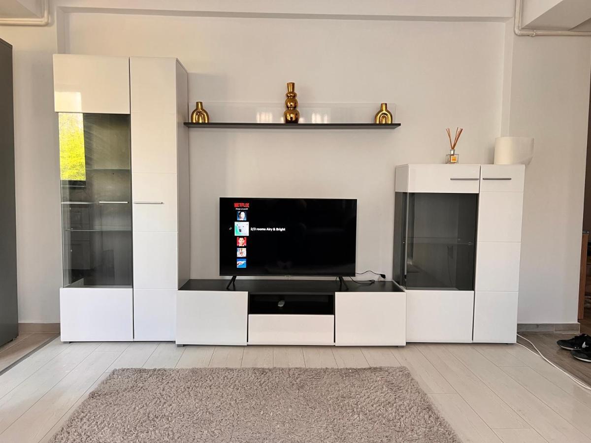 2 Rooms Apartment Airy & Bright Relax Iasi Buitenkant foto