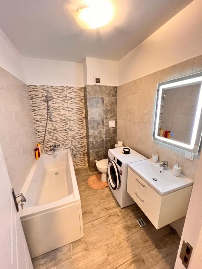2 Rooms Apartment Airy & Bright Relax Iasi Buitenkant foto